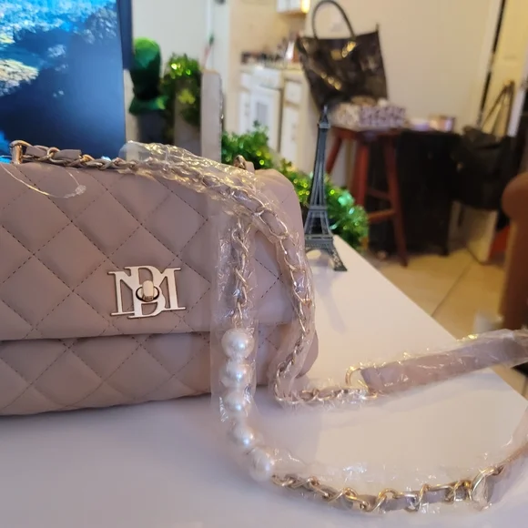 $50 NWT Crossed body bag Badgley - Picture 2 of 8